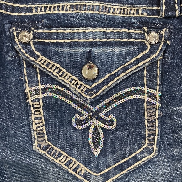 NWOT ROCK REVIVAL LUNA  MID RISE STRETCHY DENIM SHORTS WEAR CUFFED OR DOWN - Picture 10 of 16